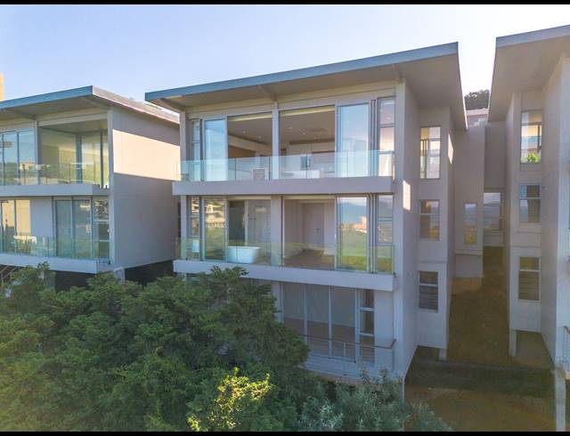 4 BEDROOM TOWNHOUSE FOR SALE IN LA LUCIA RIDGE